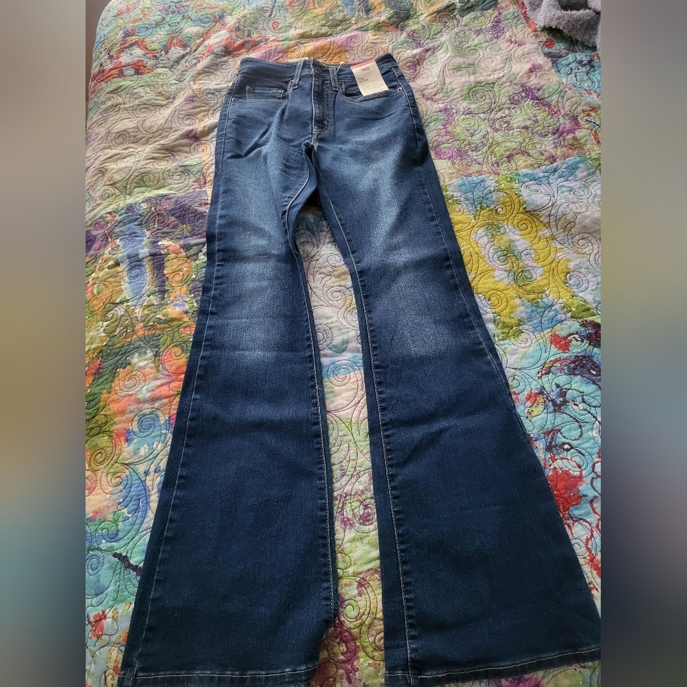 Levis 726 Flare Blue Jeans. 27x32 NWT
